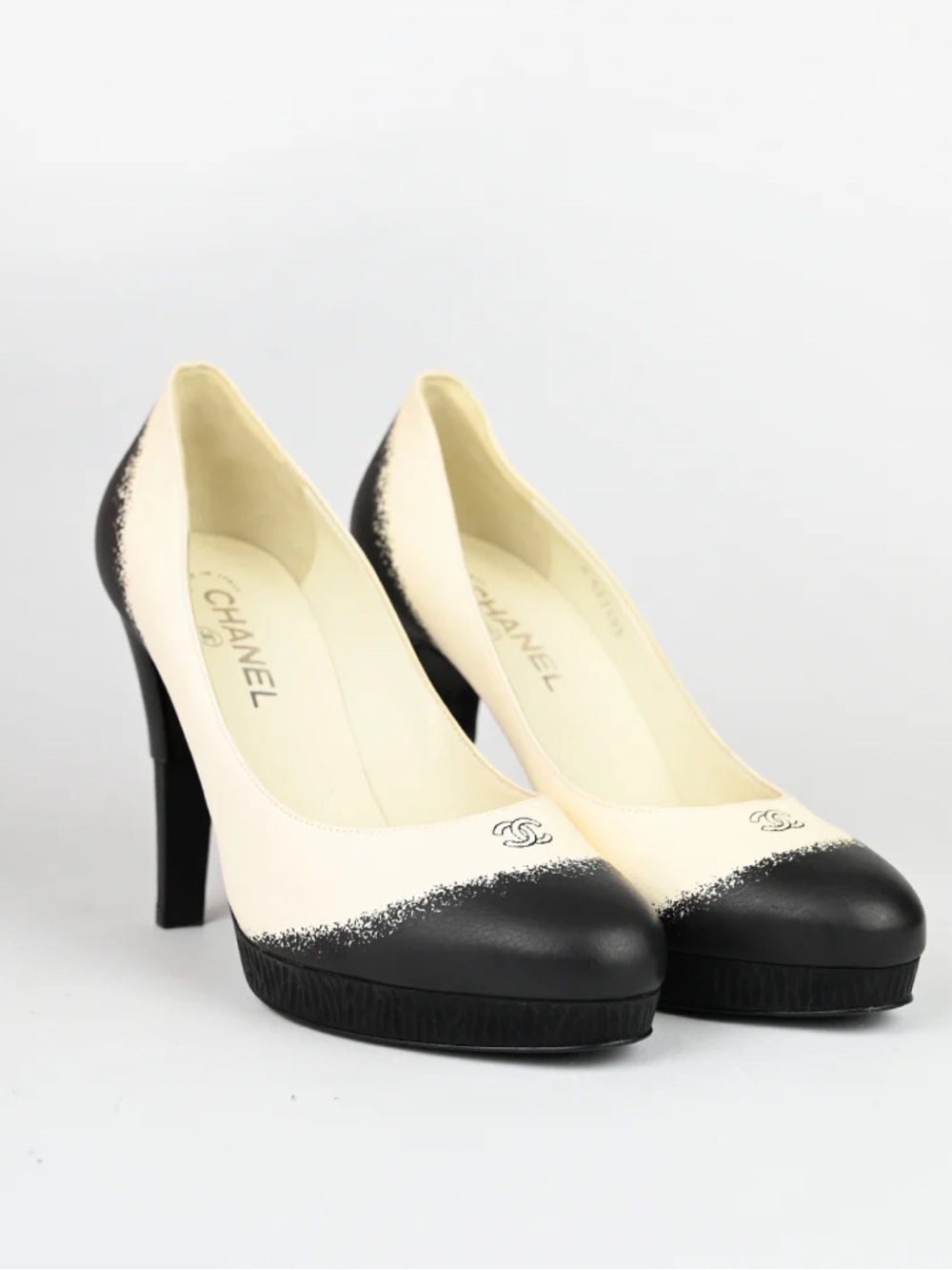 CHANEL Two-Tone Beige and Black Cap-Toe Heels Sz 38 1/2
